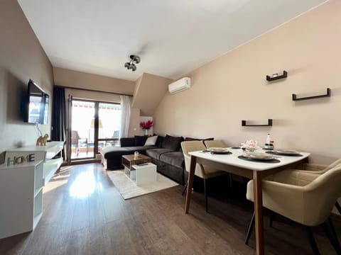 TV and multimedia, Living room, Dining area, air conditioner