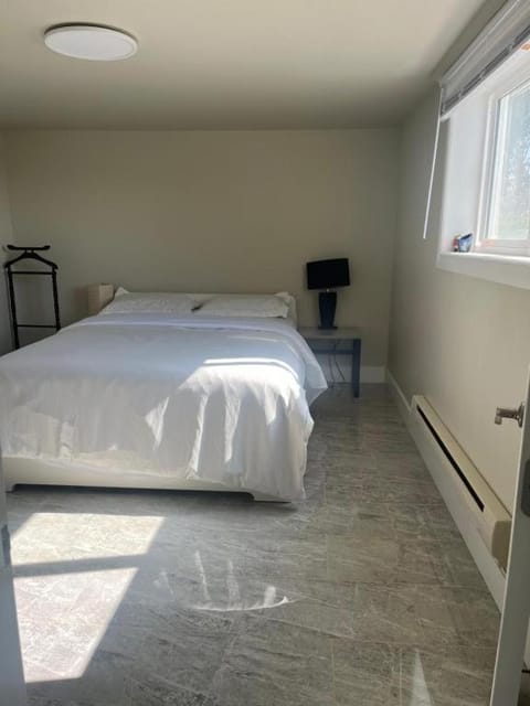 2 bedroom suint water front House in Victoria