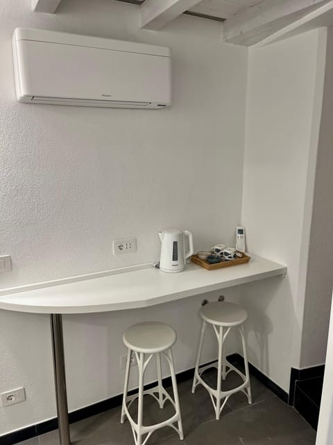 Coffee/tea facilities, air conditioner