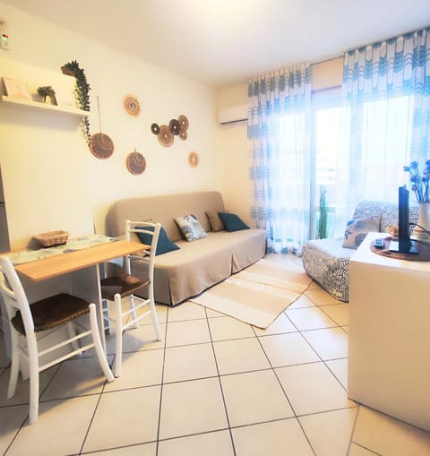 Living room, Bedroom, air conditioner