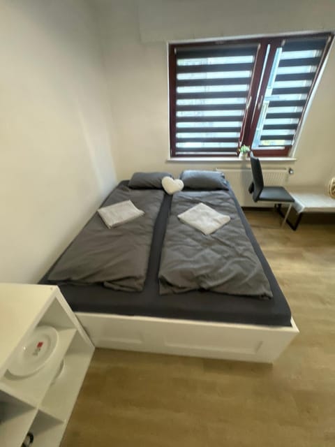 Modernes 1-Zimmer Appartment- mit Doppelbett und Smart-TV Apartment in Königswinter
