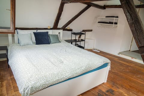 Bed, Bedroom
