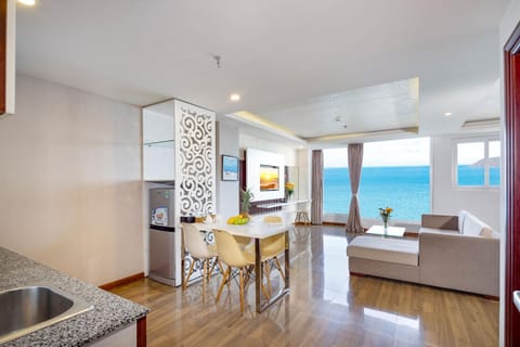 Property building, Kitchen or kitchenette, Sea view, Sea view