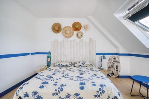 Plage à 300 m, piscine 29 degrés, 5 chambres, 4 sdb, calme Villa in Bénodet