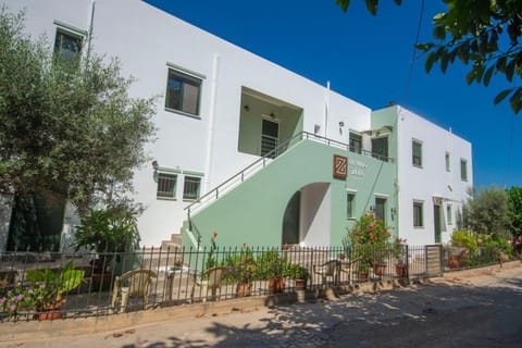 Xenios Zeus Apartments Aparthotel in Crete