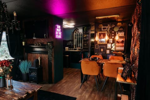 Lounge or bar, Food and drinks, Dining area