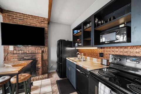 Breathtaking City View 1 Bed Stylish & Serene Apartment in Pittsburgh