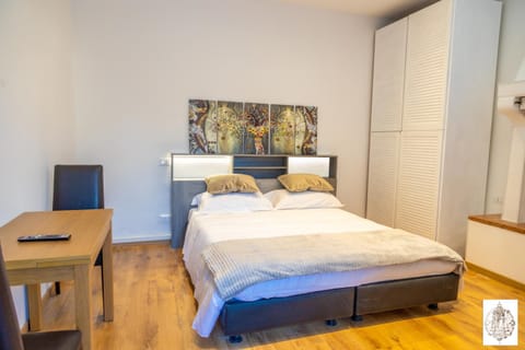 Bed, TV and multimedia, Photo of the whole room, Bedroom, hair dresser, wardrobe