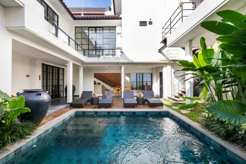 Pool view, Swimming pool, sunbed