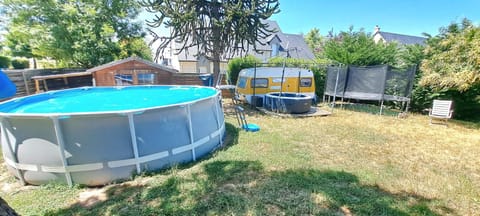 Swimming pool, Swimming pool