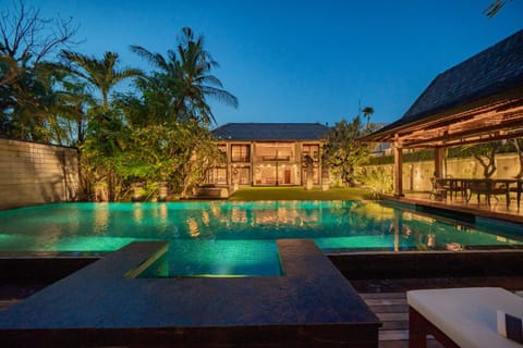 Property building, Garden view, Pool view, Swimming pool