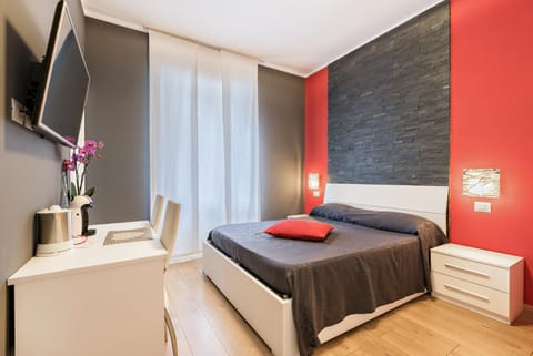 Bed, TV and multimedia, Photo of the whole room, Bedroom