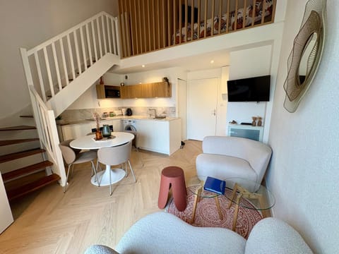 TV and multimedia, Kitchen or kitchenette, Seating area, Dining area