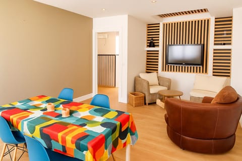 TV and multimedia, Living room, Seating area