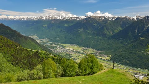 Nearby landmark, Natural landscape, Mountain view