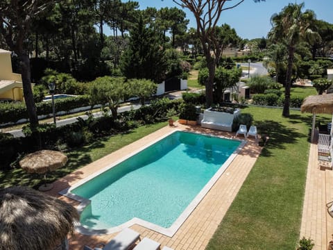 Villa Sunset,sleeps 9,heatable pool,walk to marina Chalet in Quarteira