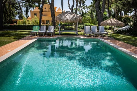 Villa Sunset,sleeps 9,heatable pool,walk to marina Villa in Quarteira