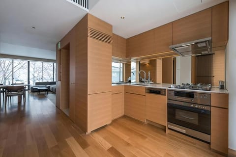 Dining area, kitchen