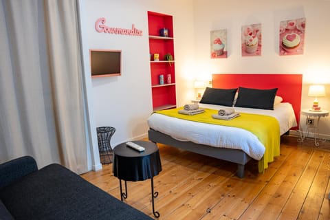 Bed, Photo of the whole room