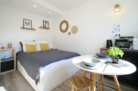 Living room, Seating area, Bedroom
