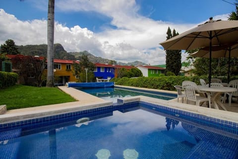 Swimming pool, Swimming pool