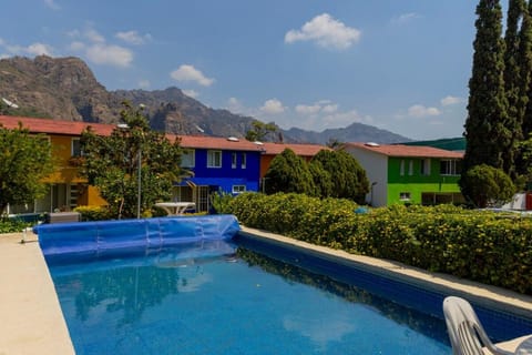 Swimming pool, Swimming pool