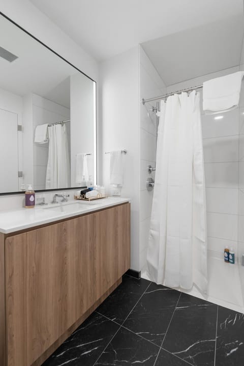 Shower, Bathroom, towels