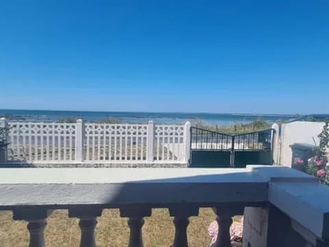 Maison Croisicaise 3 Chambres Face Mer - FR-1-843-42 House in Le Croisic