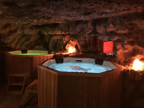 Hot Tub, Sauna, Spa and wellness centre/facilities