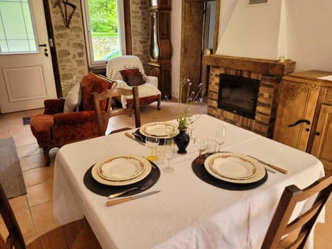 Gîte de France Chez baptiste 2 épis - Gîte de France 4 personnes MAE-0013 Apartment in Auvergne-Rhône-Alpes