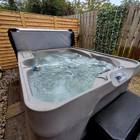 Sally's at Number 73 with Private Hot Tub & Sauna Apartment in Coleraine