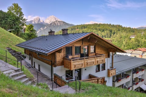 Property building, Day, Natural landscape, Mountain view