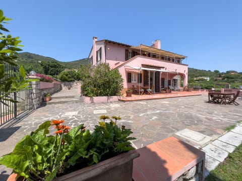 Property building, Balcony/Terrace, Garden view