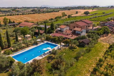 Property building, Day, Natural landscape, Bird's eye view, Garden, Garden view, Pool view, Swimming pool, Swimming pool, sunbed