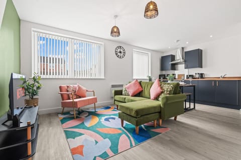 Communal lounge/ TV room, TV and multimedia, Kitchen or kitchenette, Living room, Seating area, Dining area