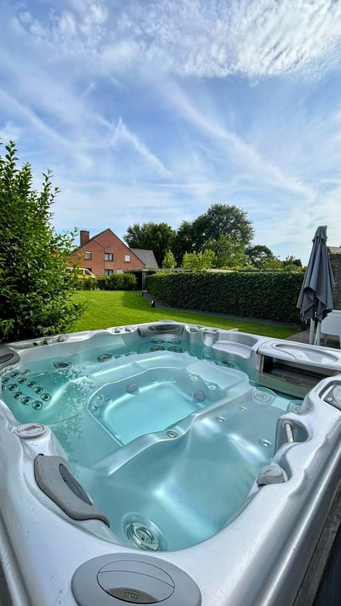 Garden, Hot Tub, Garden view