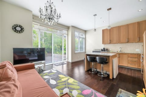 Family-Friendly 5BR Home Near UBC House in Richmond