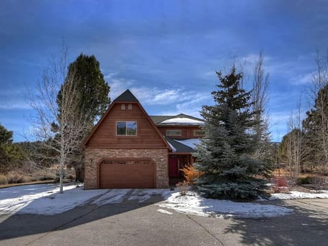 California Dreaming: Lakeside Cabin Getaway in the Best Location Cabin in Big Bear