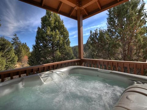 California Dreaming: Lakeside Cabin Getaway in the Best Location Cabin in Big Bear