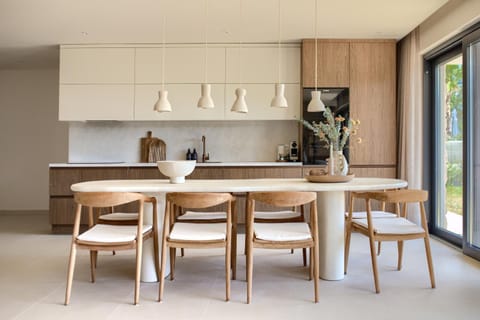 Coffee/tea facilities, Kitchen or kitchenette, Seating area, Dining area, kitchen