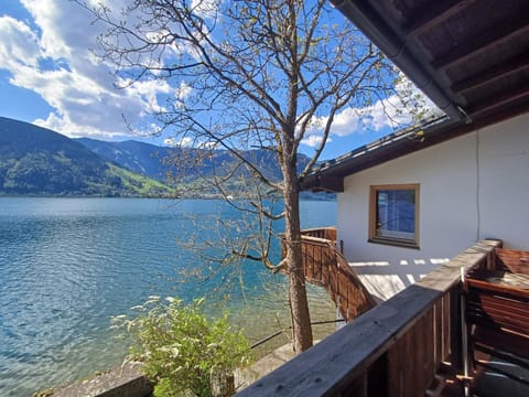 View (from property/room), Balcony/Terrace, Lake view