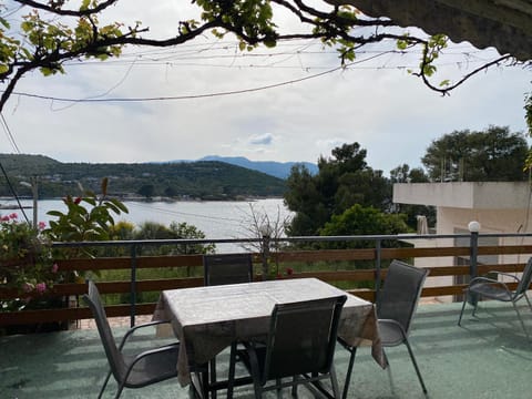 Ion Sea View Apartment in Ksamil