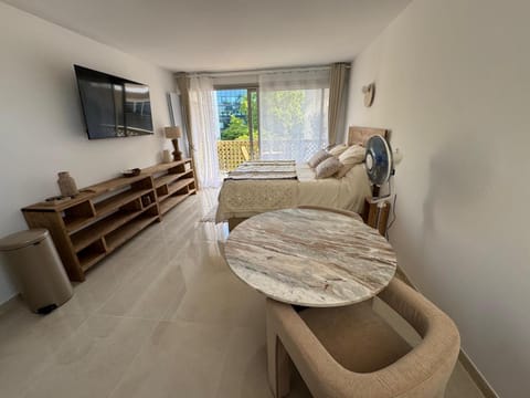 TV and multimedia, Seating area, Dining area, Breakfast, Lunch, Dinner