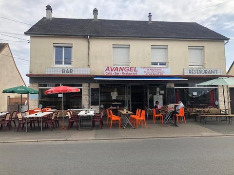 Property building, Restaurant/places to eat, Restaurant/places to eat, Lounge or bar, Food and drinks, Street view