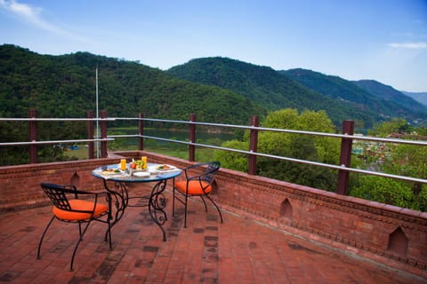 Balcony/Terrace, Lake view, Mountain view