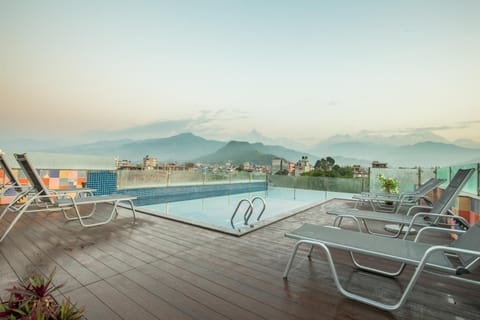 Balcony/Terrace, On site, Pool view, Swimming pool, Entertainment, Sunrise, Sunset