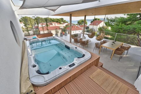 Balcony/Terrace, Sea view, Swimming pool