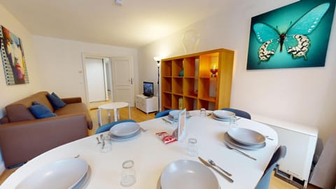 Living room, Seating area, Dining area