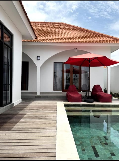 Property building, Patio, Day, Living room, Pool view, Swimming pool, sunbed