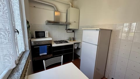 Kitchen or kitchenette, oven, stove